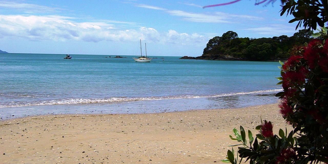 By The Bay Beachfront Apartments Mangonui Zimmer foto